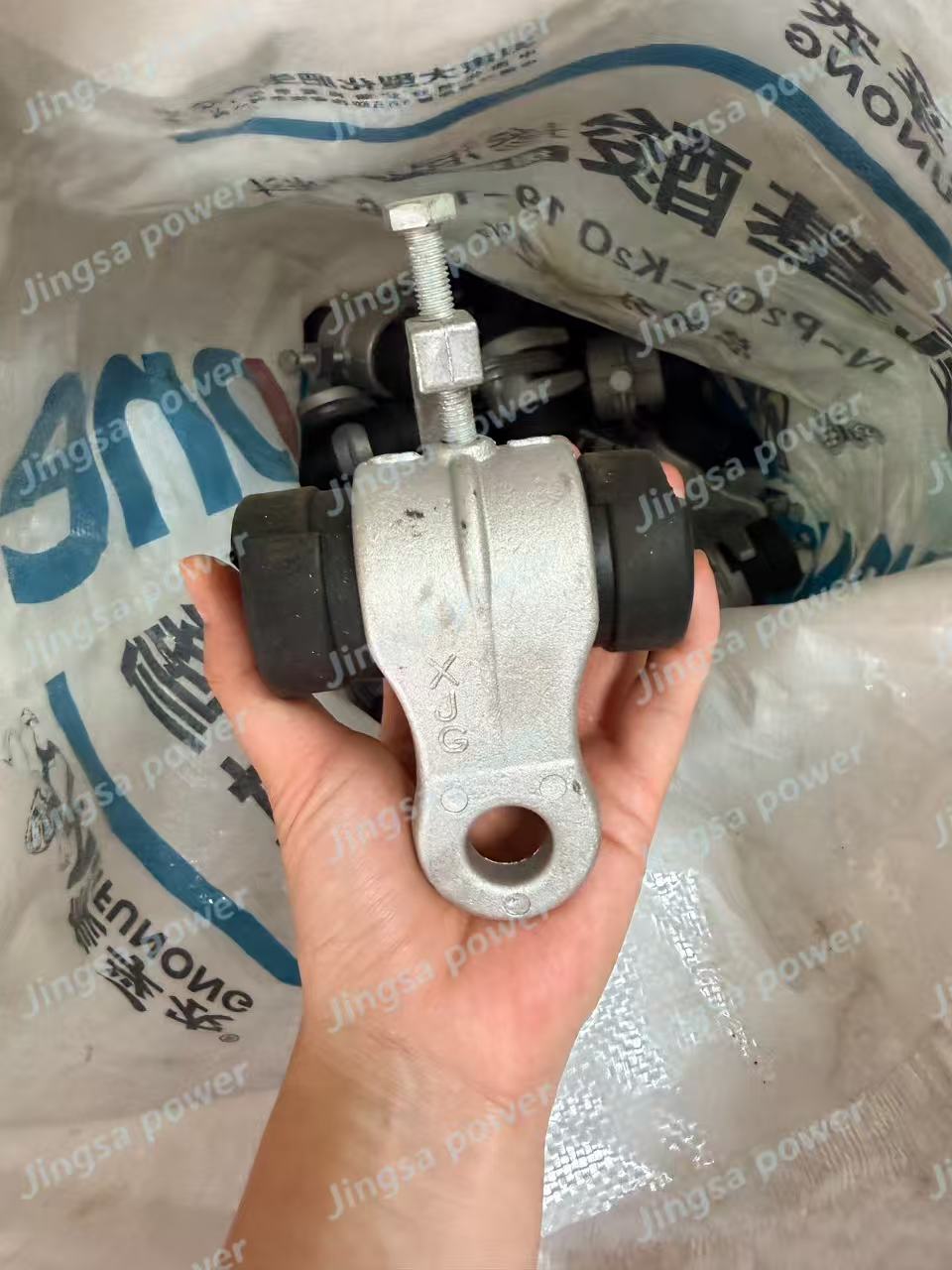 XJG type insulated suspension clamp