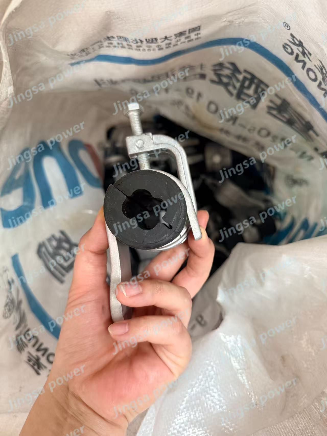XJG type insulated suspension clamp